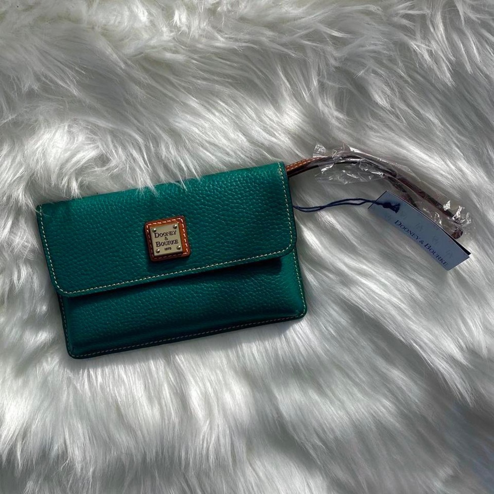Dooney & Bourke Foldover Clutch 🌿